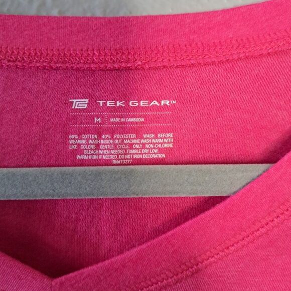 Tek Gear Pink Graphic Tee Size Medium - Picture 2 of 3